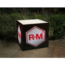R-M illuminated cube – completely mounted